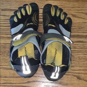 Vibram Toe Shoes Size 39